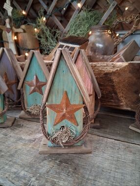 Primitive Birdhouse (white/black roof (teal)
